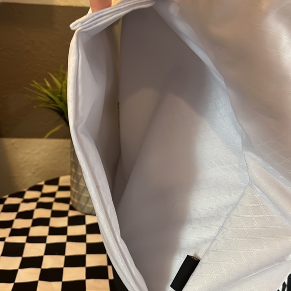 Vans Construct bag. White and black. Can hold a skateboard through the back. NWT - Picture 10 of 16